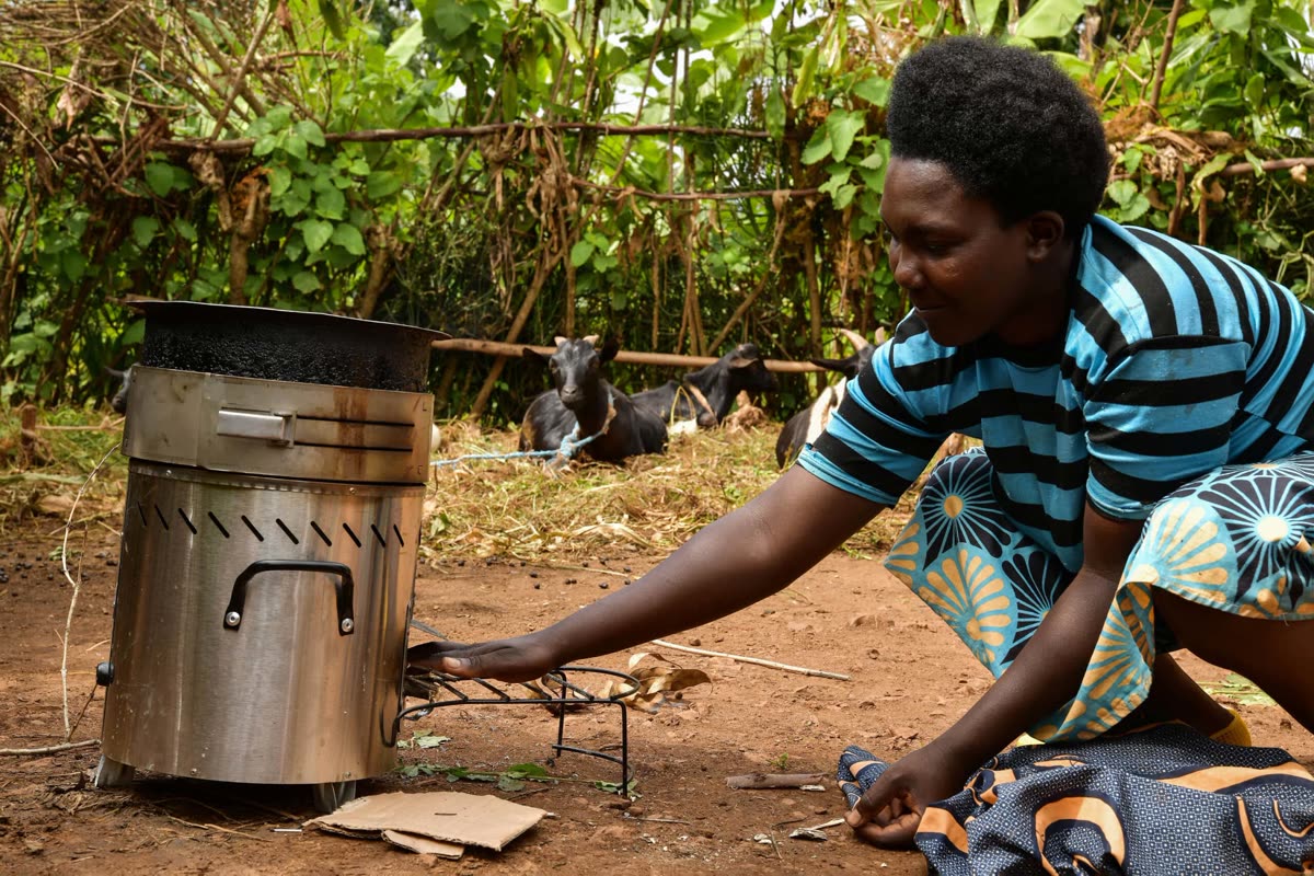Improved cookstove using far less wood than traditional methods